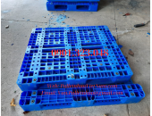 Vì sao cần dùng pallet nhựa để kê hàng trong mùa mưa